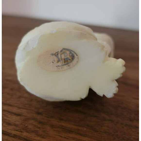 Vintage White Alabaster Cat Figurine With Yellow Eyes Made In Japan - Picture 4 of 5